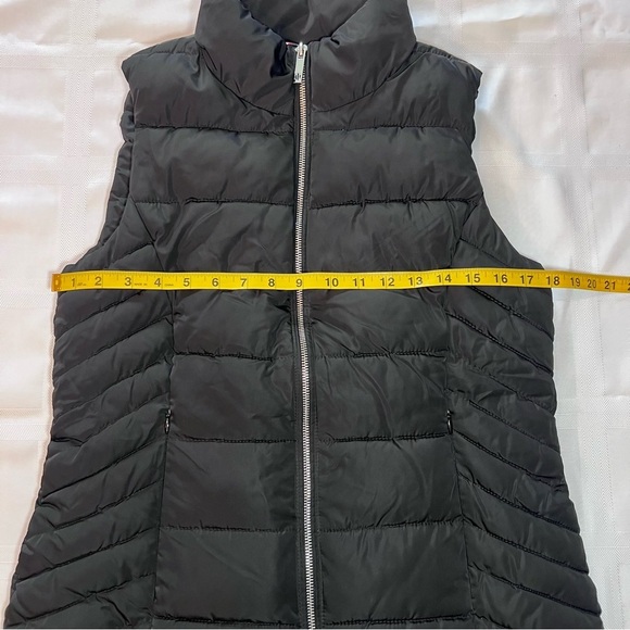Tommy Hilfiger Women's Black Puffer Vest - Picture 6 of 8
